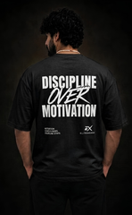 Black oversized streetwear t-shirt with Discipline Over Motivation print -
Elitewear X
