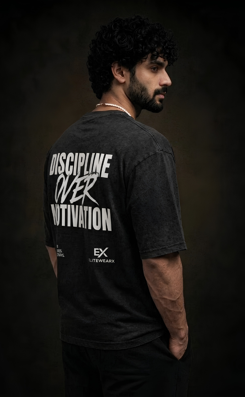 Black oversized streetwear t-shirt with Discipline Over Motivation print -
Elitewear X
