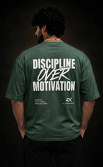 Black oversized streetwear t-shirt with Discipline Over Motivation print -
Elitewear X
