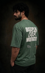 Black oversized streetwear t-shirt with Discipline Over Motivation print -
Elitewear X